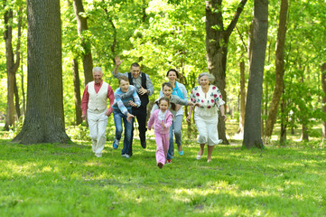 Poster - smiling family run