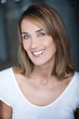 © plprod - portrait de belle femme de 40 ans en intérieur