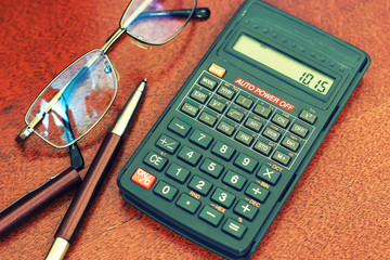 calculator table glasses