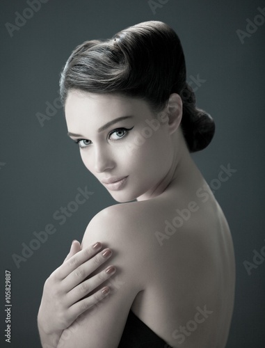Naklejka - mata magnetyczna na lodówkę Portret pięknej atrakcyjnej młodej kobiety