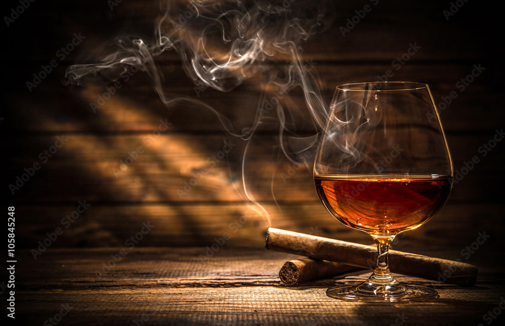 Whiskey with smoking cigar - obrazy, fototapety, plakaty 