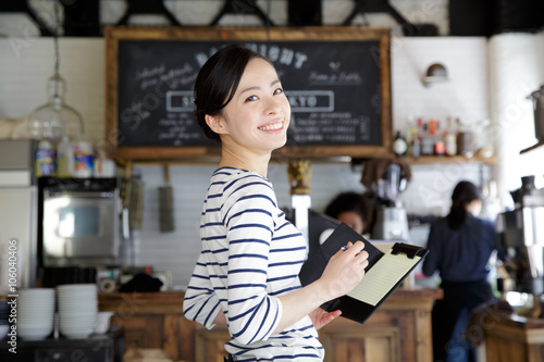カフェ 働く女性 Stock 写真 Adobe Stock カフェ 働く女性 Stock 写真 Adobe Stock