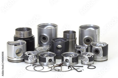 Fotografía auto piston parts white background isolated