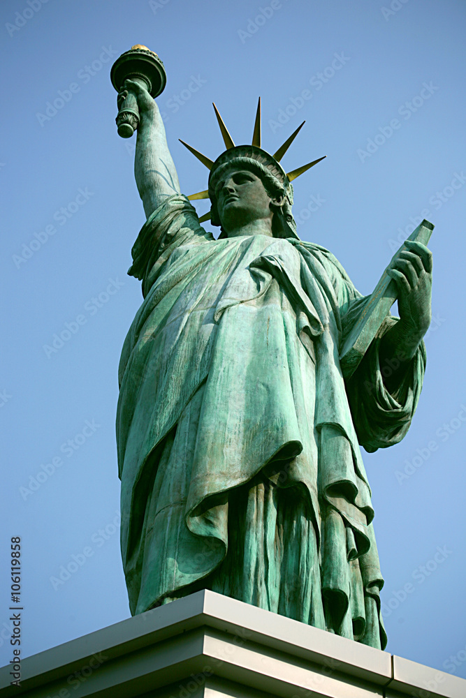 東京お台場｜自由の女神像｜全身｜俯瞰 Stock Photo | Adobe Stock