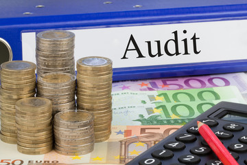 Wall Mural - Audit - Ordner mit Geld und Taschenrechner