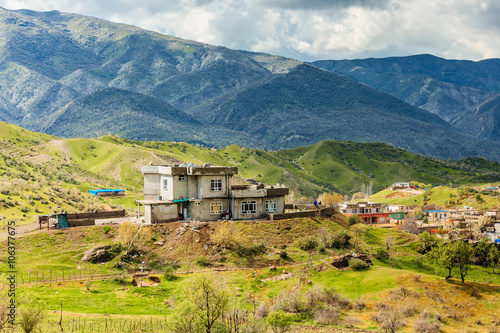 Valokuvatapetti Iraqi countryside in spring season between Erbil and Duhok city