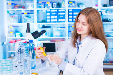 Canvas Print - woman  technician in food quality control laboratory