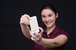 © Racle Fotodesign - mädchen macht eine selfie mit dem smartphone