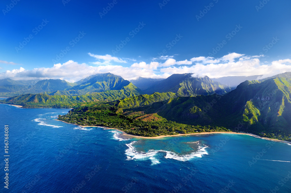 Beautiful aerial view of spectacular Na Pali coast, Kauai - obrazy, fototapety, plakaty 