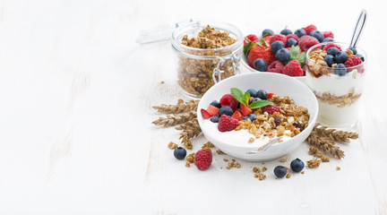 Wall Mural - healthy breakfast with natural yogurt, muesli and berries 