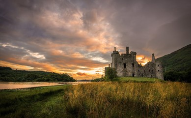 Wall Mural - Kilchurn Castle at Loch Awe, Scotland