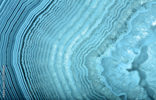 Naklejka - mata magnetyczna na lodówkę fale w jasnoniebieskiej strukturze agatu