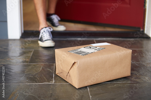 Stampe Close Up Of Man Collecting Parcel Delivery Outside Door