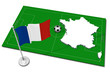 Calcio Europa Francia 003
Su di un campo di calcio sono posizionati un pallone , la bandiera e il profilo della nazionale  del paese.
