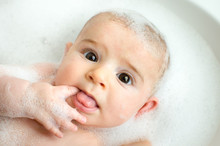Newborn Bubble  Bath White Foam Fingers Eat Washing Baby Care