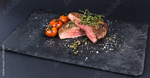 Rinderfilet mit Tomaten und Kräuter