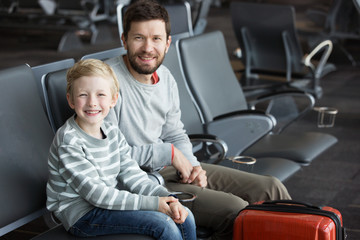 Canvas Print - family at airport