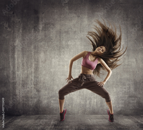 Photographie Fitness Sport Dance, Woman Dancer Flying Hair Dancing, Concrete