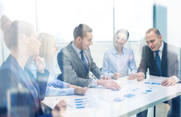 Wall Mural - smiling business team at meeting