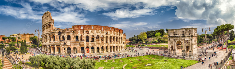 Panoramic view of the Colosseum and Arch of Constantine, Rome - obrazy, fototapety, plakaty 