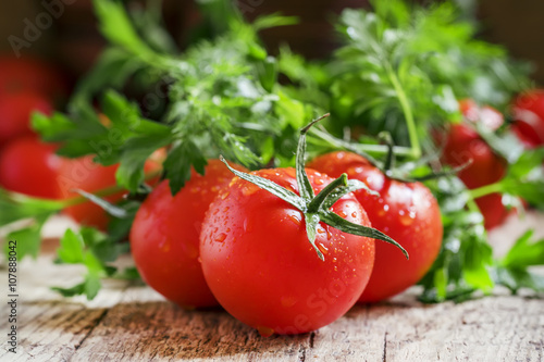 Fotografía Wet red tomatoes, herbs, close-up shot, shallow depth of field,