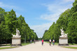 Großer Garten Dresden Hauptallee mit Skulptur Kentaurengruppe