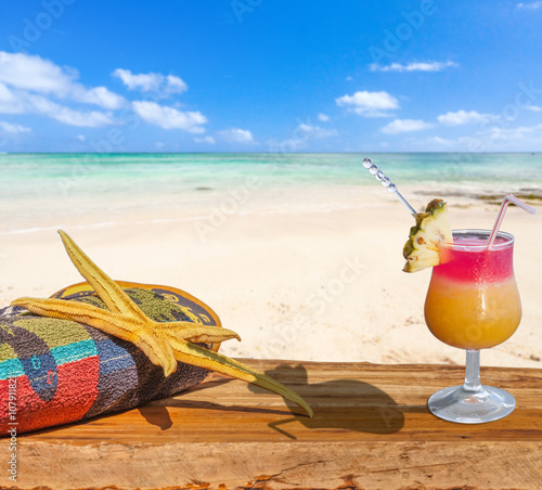 Serviette Etoile De Mer Et Cocktail Sur Plage De L Ile Maurice Stock Photo Adobe Stock Serviette Etoile De Mer Et Cocktail Sur Plage De L Ile Maurice Stock Photo Adobe Stock