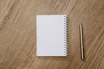 Poster - empty notepad with pen on desk