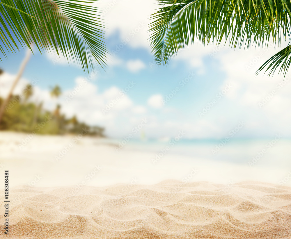Summer sandy beach with blur ocean on background Stock Photo | Adobe Stock, image size:1000x822