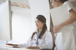 © Monet - Doctors and nurses are looking at the screen of a personal computer