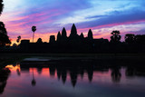 Fototapeta Krajobraz - Angkor Wat temple at dramatic sunrise