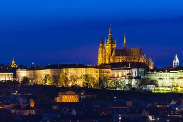 Wall Mural - Night view of gothic St. Vitus Cathedral and Prague Castle in Prague, Czech Republic