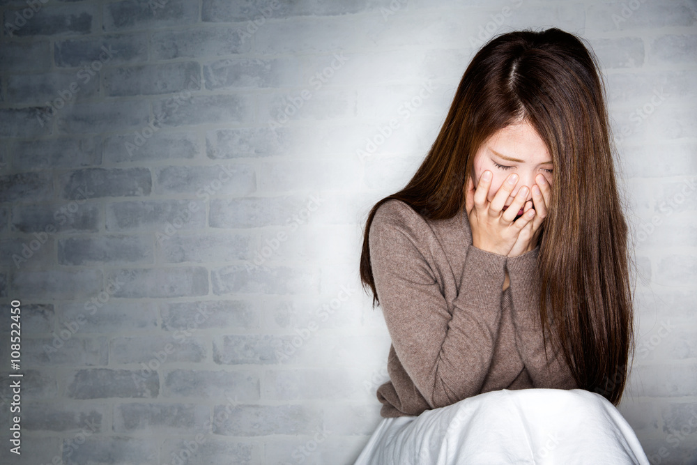 悲しむ女性 の Stock フォト | Adobe Stock 