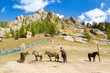 Cavalier chevauchant sa monture en Mongolie