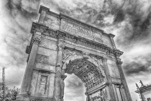 Fotomural The iconic Arch of Titus in the Roman Forum, Rome