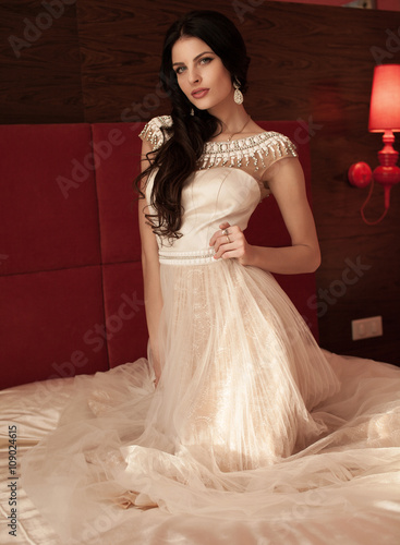 Hairstyle Beautiful Brunette Bride Girl With Long Healthy Wavy