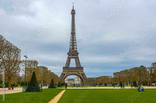 Photographie Tour Eiffel sur le Champ de Mars à Paris France