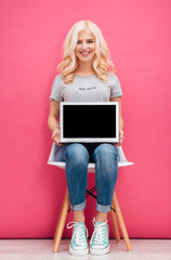 Poster - Smiling woman showing blank laptop computer screen