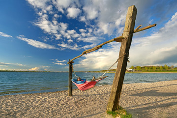 Sticker - Urlaub - sonnen und erholen in der Hängematte am Strand