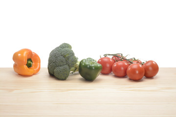 Wall Mural - Bodegón con verduras sobre fondo de madera