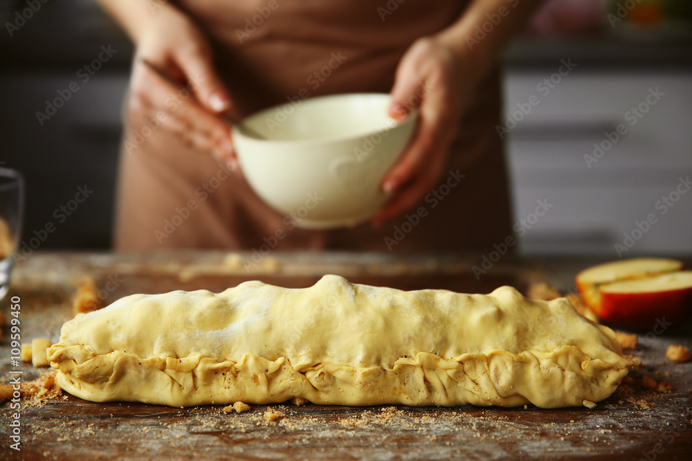 Woman cooking apple pie
