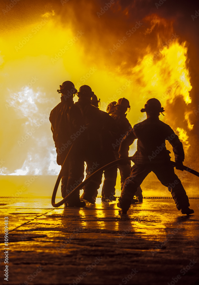 Capping Firefighting Firefighter bracing during firefighting Stock Photo | Adobe Stock