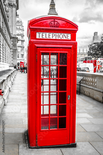 Fototapeta do kuchni Czerwona budka telefoniczna w Londynie