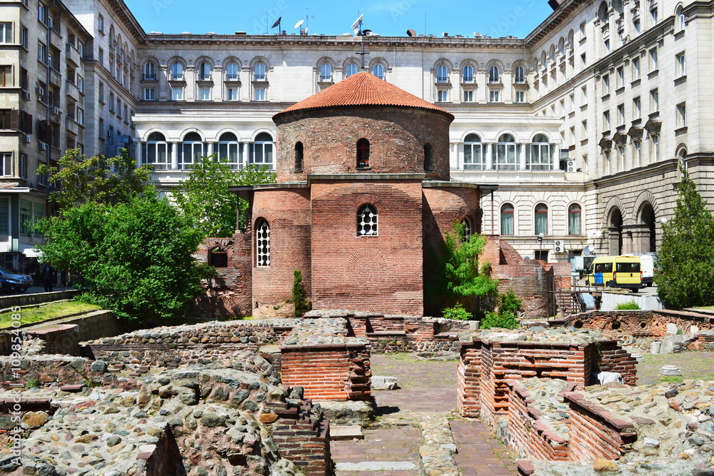 Obraz na płótnie Saint George Rotunda among the ruins of the ancient town of Serdika, Sofia City, Bulgaria
 w salonie