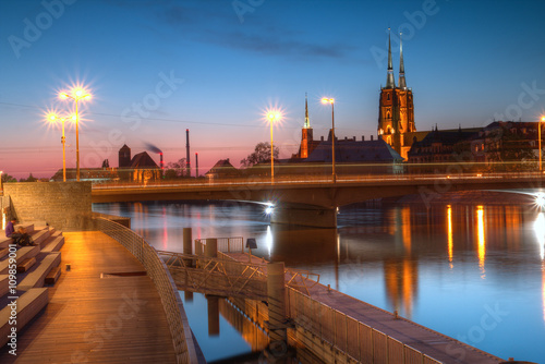 Fototapeta na wymiar Wrocław wieczorny krajobraz miasta