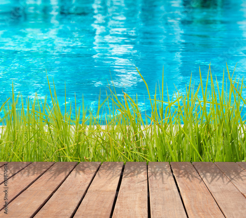 Piscine Naturelle Avec Plage En Bois Et Bordure Dherbe