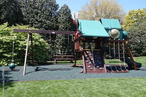 Fotomural Malia and Sasha Obama's swing set at the White House in Washington, DC
