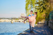© Ekaterina Pokrovsky - Romantic couple on the Seine embankment in Paris