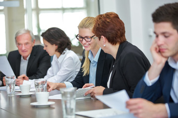 Wall Mural - Business Team hat Erfolg im Meeting