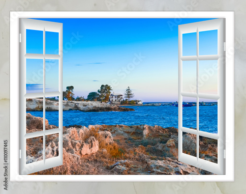 Dekoracja na wymiar  krajobraz-przyrody-z-widokiem-przez-okno-z-zaslonami